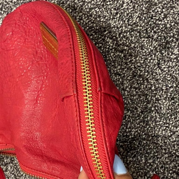 Supple Leather Crossbody Bag - Picture 4 of 4